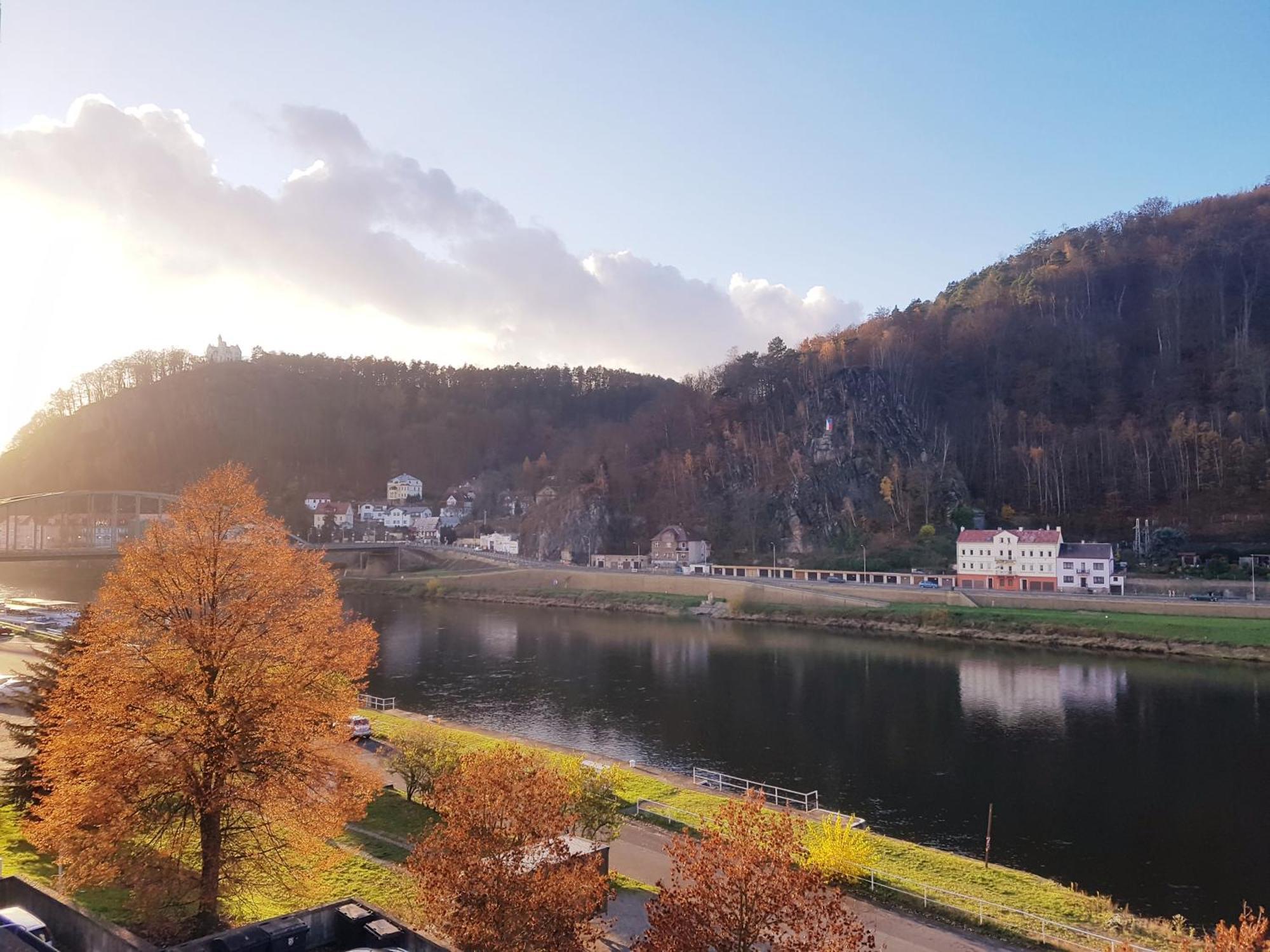 Utulny Apartman V Centru, S Krasnym Vyhledem Decin Exterior photo